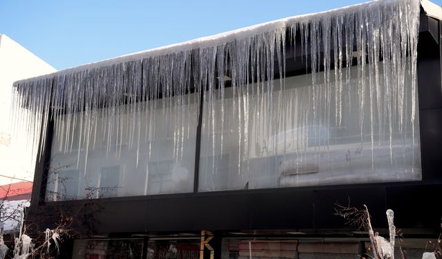 Erzurum, Ardahan ve Kars'ta Soğuk Hava Hayatı Olumsuz Etkiliyor: Buzlanma ve Sıfır Derece Altı Sıcaklık