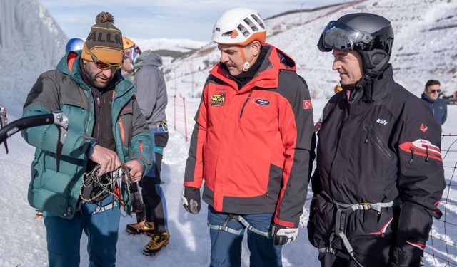 Erzurum Valisi Çiftçi, Palandöken'de buz duvarına tırmandı: