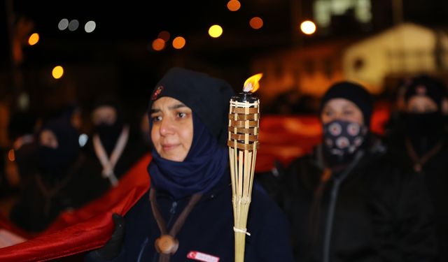 Erzurum'da Sarıkamış şehitleri anısına fener alayı düzenlendi