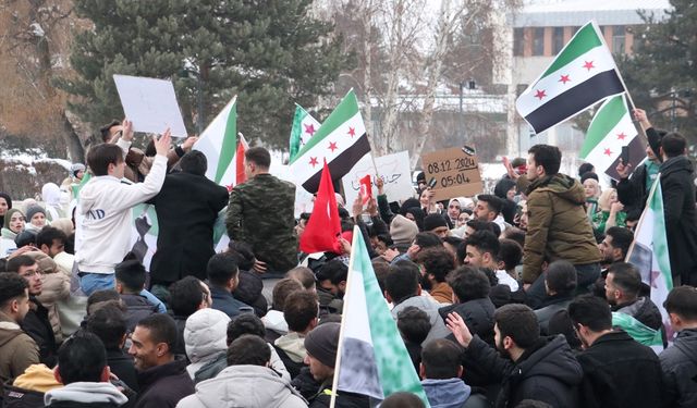 Erzurum'da Suriyeliler, Baas Rejiminin Çöküşünü Coşkuyla Kutladı