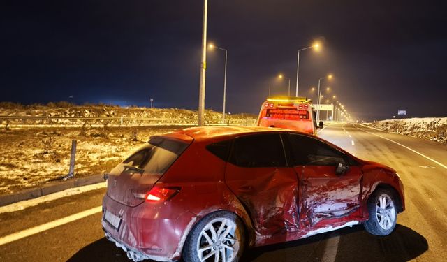 Kars'ta Feci Trafik Kazası: İki Otomobil Çarpıştı, Sürücüler Ağır Yaralı