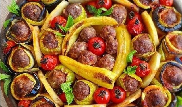 Akşam yemeğine ne yapsam diyenler; Köfteli, sebzeli rulo kebabı