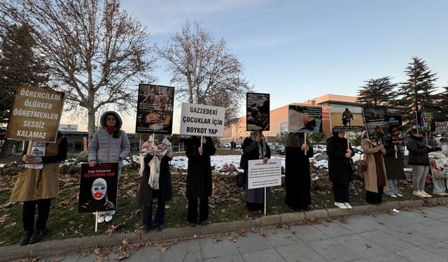 Malatya'da öğretmenler Gazze'deki zulme dikkati çekmek için 26 haftadır eylemde