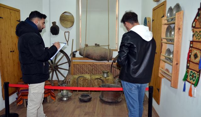 Muş Alparslan Üniversitesi Öğrencileri, Müzede Uygulamalı Eğitimle Tarih ve Kültürü Keşfetti