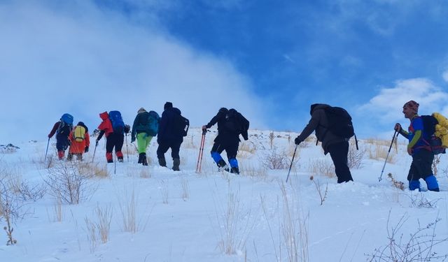 Vadi Doğa Sporları Kulübü, Hayal Dağı'nın Zirvesine Kış Tırmanışı Gerçekleştirdi