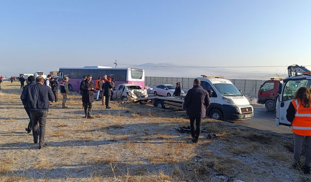 Van Tuşba’da Zincirleme Trafik Kazası: Yaralılar Hastaneye Sevk Edildi