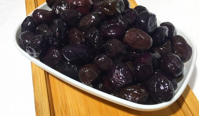 Siyah zeytin kurma zamanı geldi! Doğal zeytin yapımı