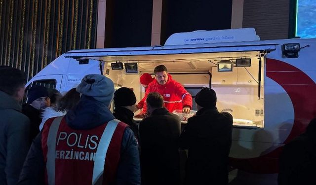 Türk Kızılay Erzincan, polislerin içini ısıttı