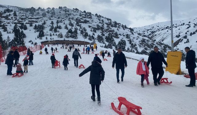 Erzincan’da Çocuklar Hem Düştü Hem Güldü