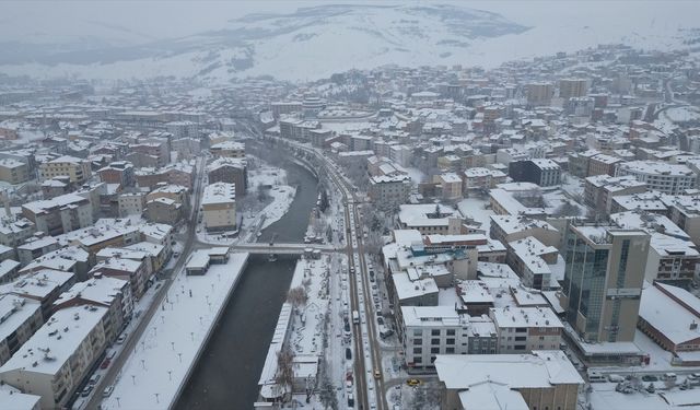 Bayburt'ta Yoğun Kar Yağışı Etkisini Sürdürüyor: