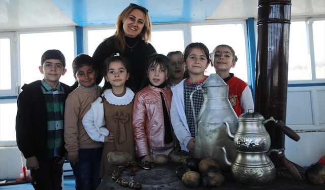 Erciş'te Birinci Sınıf Öğrencileri, Van Gölü'nde Eğlenceli Bir Gün Geçirdi