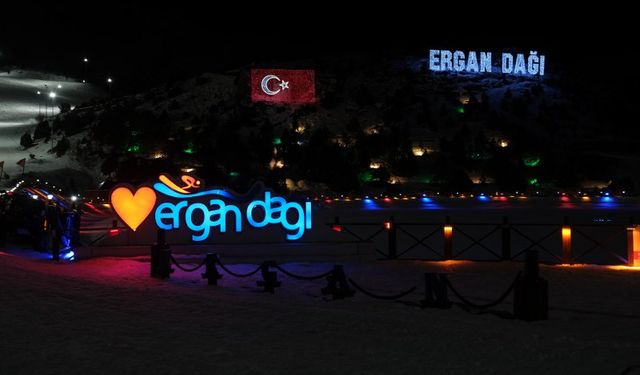 Ergan Dağı Kayak Merkezi'nde Gece Manzarası Büyüledi