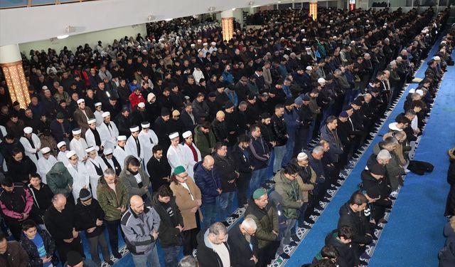 Erzincan’da Filistin’e Destek İçin Sabah Namazında Bir Araya Gelindi