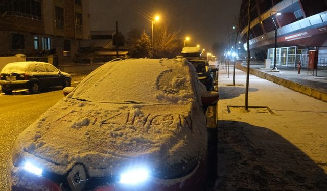 Erzincan Kar Yağışı Etkili Oldu, Tadını Tatilde olan Çocuklar Çıkardı (VİDEO HABER)