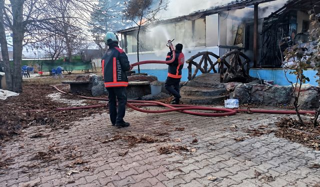 Malatya'nın Doğanşehir ilçesinde Çay Bahçesinde Çıkan Yangın Kontrol Altına Alındı