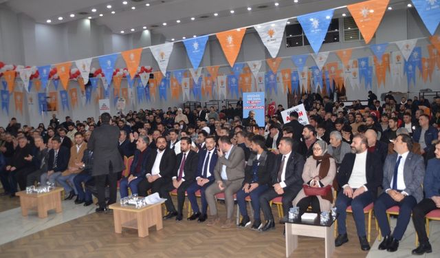 Furkan Yüce, AK Parti Muş İl Gençlik Kolları Başkanlığı'na Yeniden Seçildi