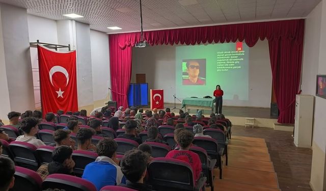 Van Bahçesaray'da Öğrencilere Akran Zorbalığına Karşı Seminer Düzenlendi