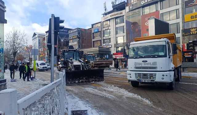 Van, Bitlis ve Muş'ta kar yağışı yolları kapattı: 293 yerleşim yolu ulaşıma kapanmış durumda