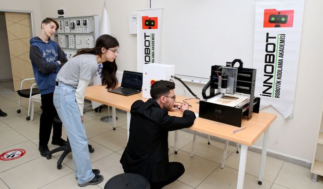 Van'da Geliştirilen Değiştirilebilir Başlıklı CNC Makinesi, Dubai’de Altın Madalya Kazandı