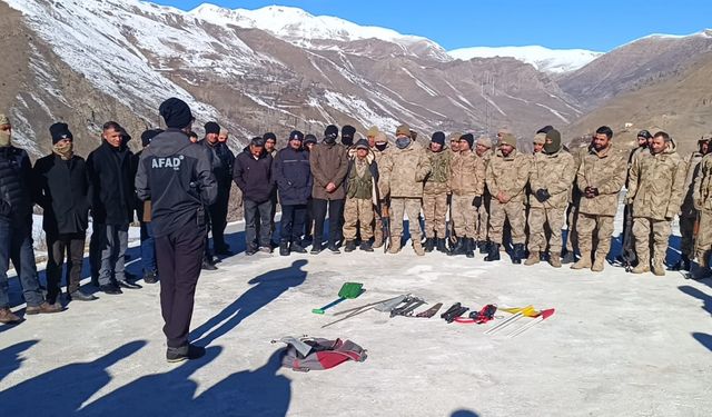 Van’da Güvenlik Korucularına Çığda Arama Kurtarma Eğitimi Verildi