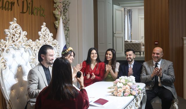 Van’da Nikah Töreninde Öğretmen Çiftine Eğitim Camiasından Destek