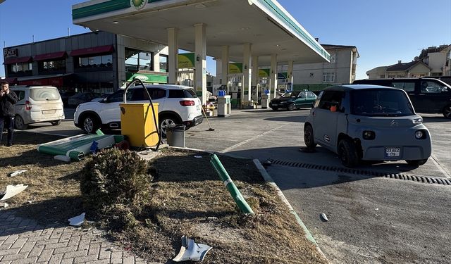 Elazığ'da 3 aracın karıştığı kazada 1 kişi yaralandı