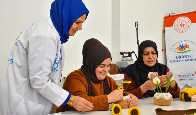 Gençlik merkezindeki kurs down sendromlu Zeynep'in dünyasını yeniden şekillendirdi