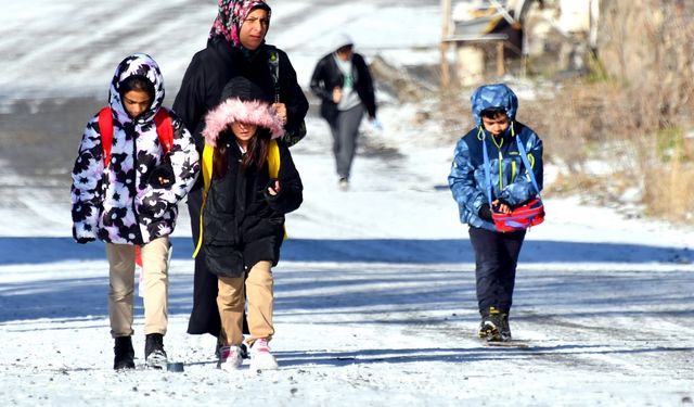 Doğu Anadolu’da İlkbahara Kar Yağdı: Kars, Ardahan, Ağrı ve Erzurum Beyaza Büründü!