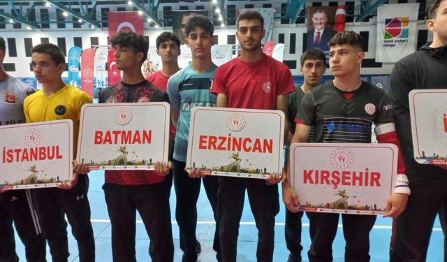Erzincanlı Genç Bilekler Şampiyonluk  Peşinde