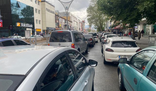 Erzincan’da Çift Sıra Parka Geçit Yok: Emniyet Ekipleri Denetimleri Sıklaştırdı