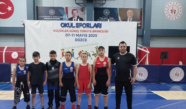 Erzincan'ın minik pehlivanları Düzce'de