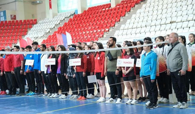 Badmintonun Kalbi Erzincan’da Atıyor