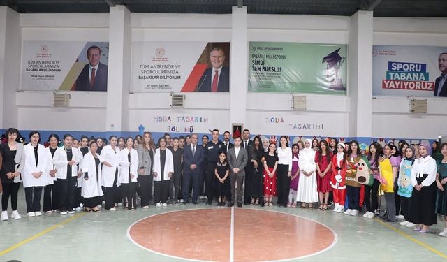 Başkale’de Öğrencilerden Yetenek Sergisi