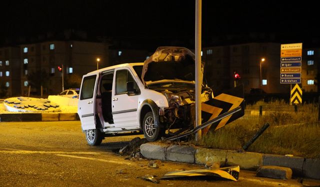 Kars'ta zincirleme trafik kazasında 4 kişi yaralandı