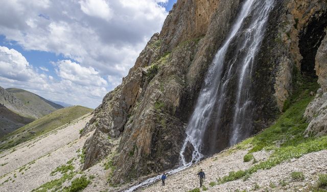 Munzur’un Saklı Cenneti: Kırkmerdiven Şelaleleri Doğa Tutkunlarının Yeni Rotası Oldu