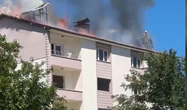 Tunceli’de Korkutan Çatı Yangını! Mahalleli Panik Yaşadı