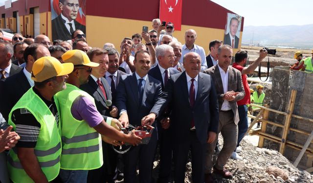 Bakan Kacır: 'Geçtiğimiz 23 yılda şehrimizde planlı sanayileşmenin önünü açan adımlarımızla Erzincan Organize Sanayi Böl