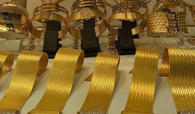 Altın Yeniden Zirveye Yaklaştı: Fed’in Yumuşak Mesajları Piyasayı Hareketlendirdi