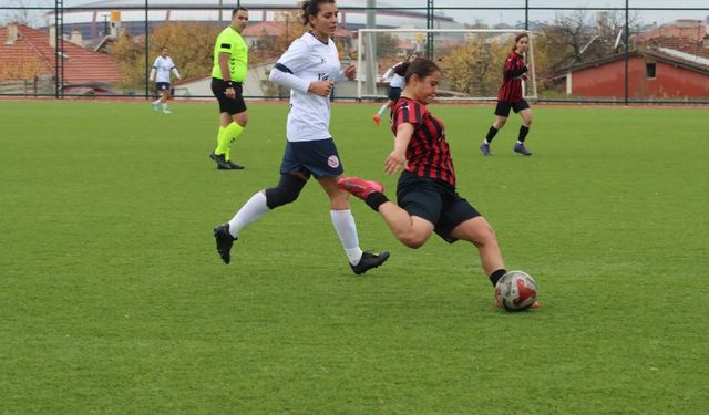 Kızlarımız Fark Yedi!