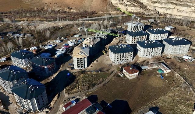 Arsa Yok Denilen Kemah’ta Dağlar Şehre Dönüşüyor