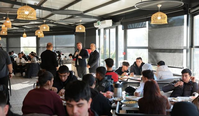 "Biz Bir Aileyiz” Buluşmasında Gençlere Güven Mesajı