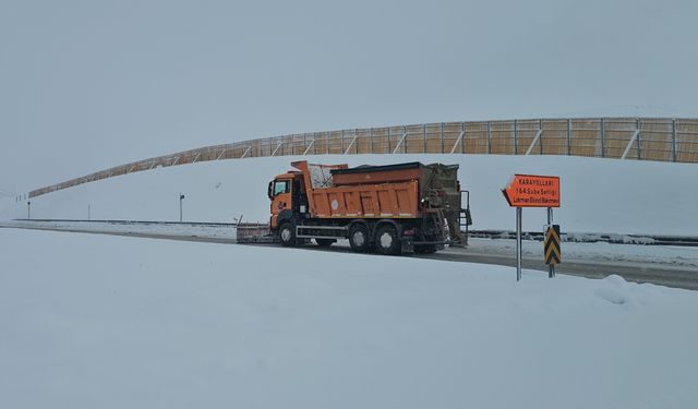 Erzincan’da Kış Çilesi: Geçitlerde Ulaşım Güçlükle Sağlanıyor