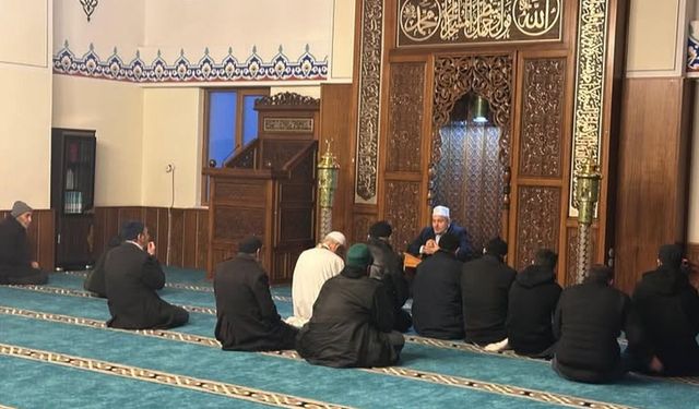 Erzincan’da Sabahın Bereketi Aynı Safta Paylaşıldı