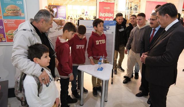 Göklere Uzanan Gurur Okul Sıralarından Yükseldi