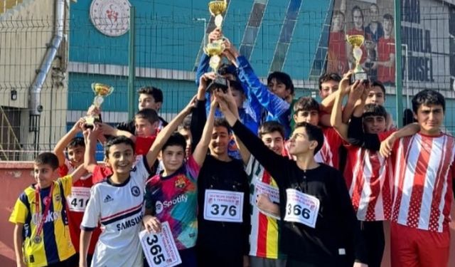 Kemaliye’nin Genç Sporcularından Kros Müsabakalarında Gurur Veren Başarı