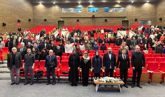 EBYÜ’de “Dil ve İşgal” Söyleşisi: Taha Kılınç Öğrencilerle Buluştu (VİDEO)