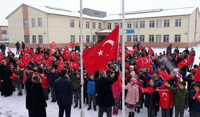 Erzincan'da Ders Zili "Bayrak" İçin Çalacak