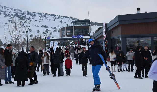 Ergan’da Yarıyıl Coşkusu: Pistlerde Renkli Anlar, Zirvede Yoğun İlgi