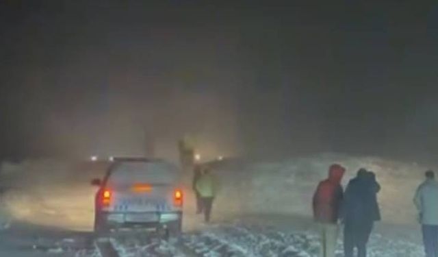 Erzincan-Sivas Karayolunda  Meydana Gelen Çığ Görüntülendi (VİDEO)