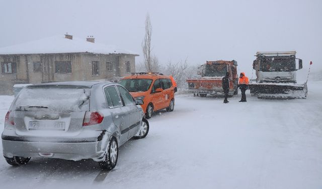 Kar ve Tipi Erzincan Yollarını Vurdu (VİDEO)